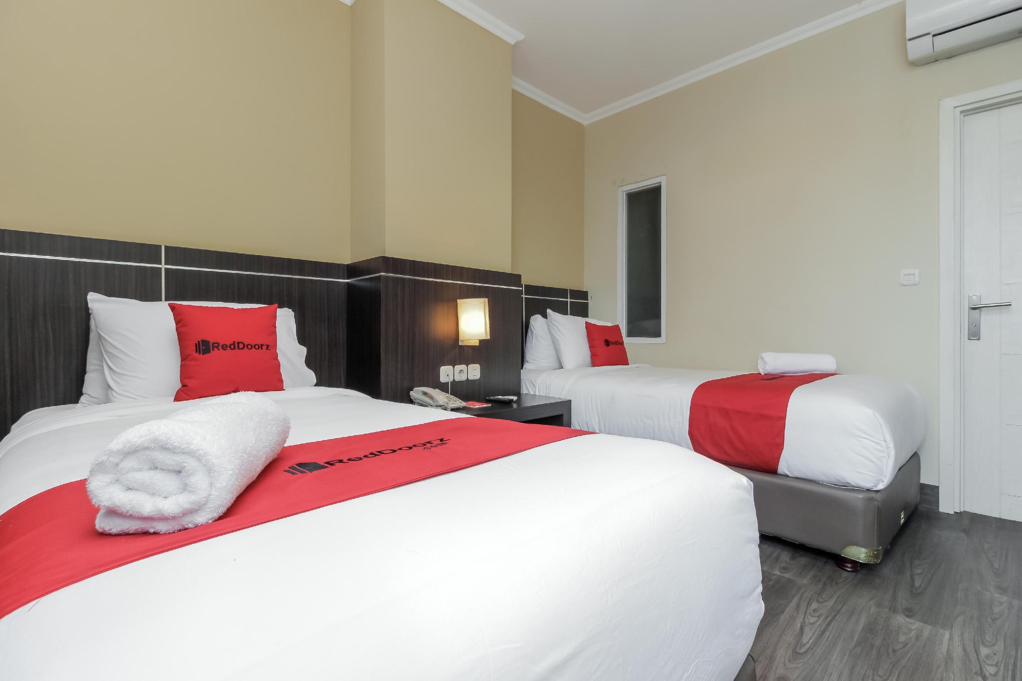 RedDoorz Plus @ Thamrin Dżakarta Zewnętrze zdjęcie