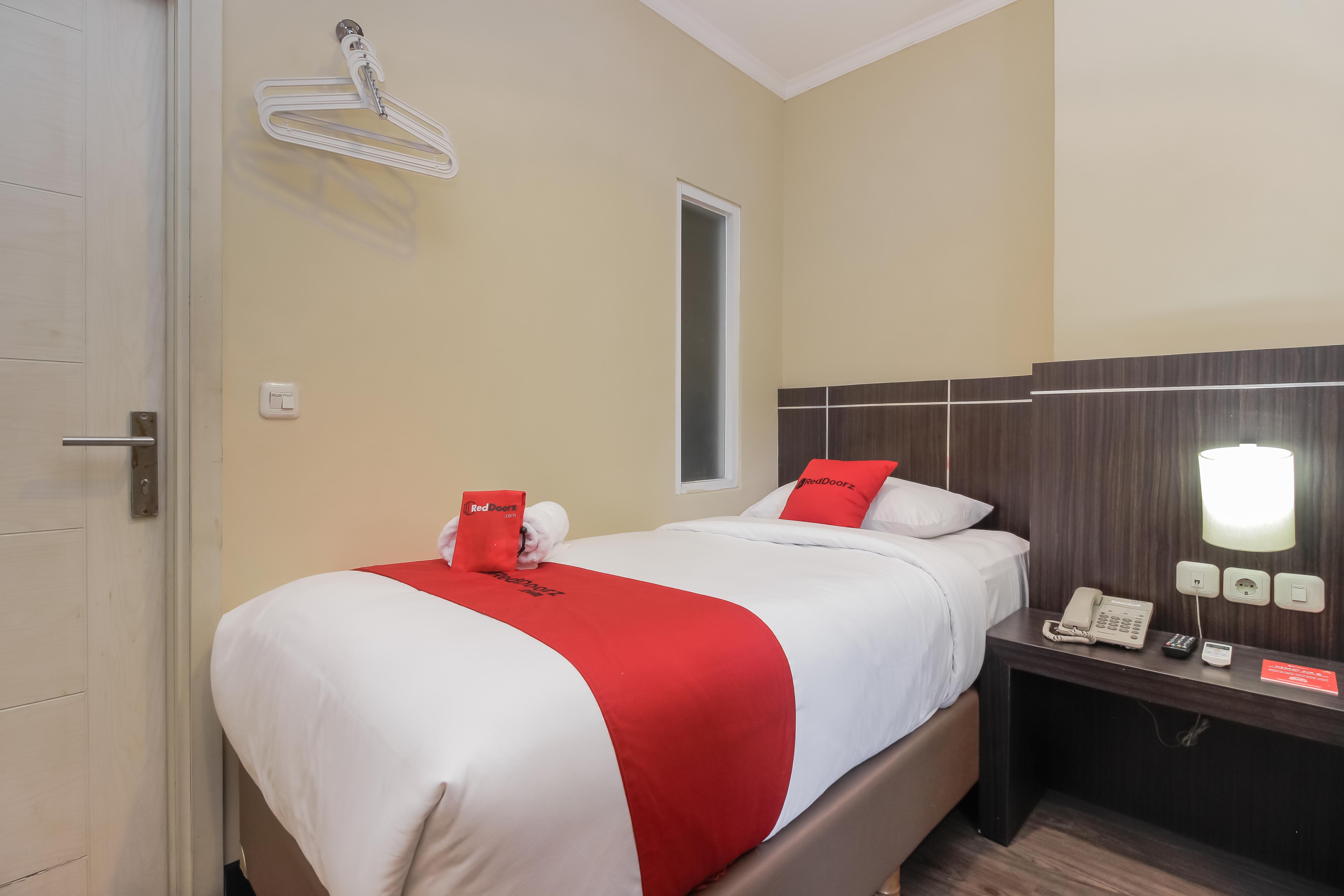 RedDoorz Plus @ Thamrin Dżakarta Zewnętrze zdjęcie
