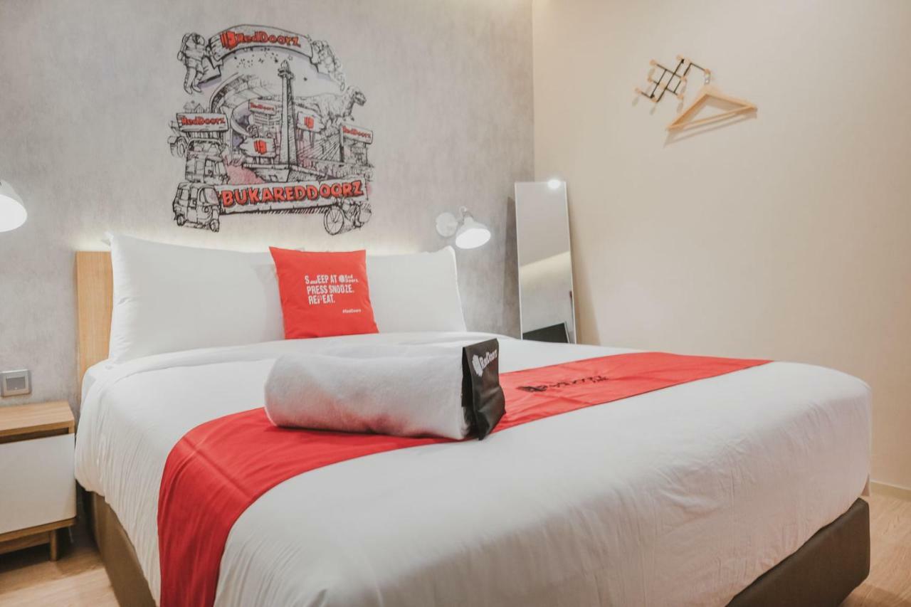 RedDoorz Plus @ Thamrin Dżakarta Zewnętrze zdjęcie
